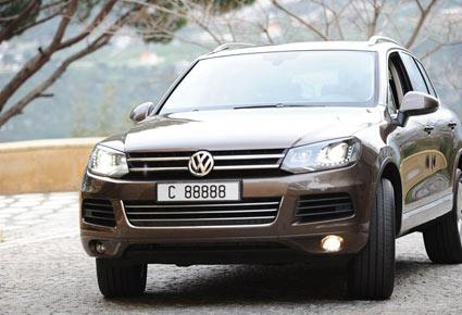 عاصي الحلاني يتألّق بسيارة Touareg